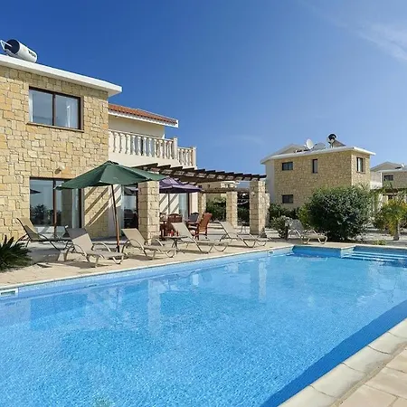 In Sleeps 6 Includes Swimming Pool Air Con And Wifi 2 8 빌라