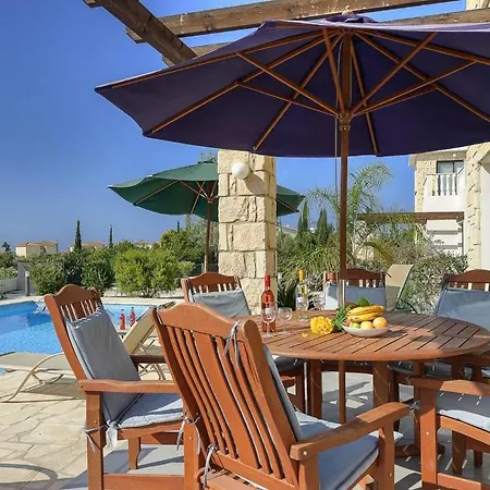 In Sleeps 6 Includes Swimming Pool Air Con And Wifi 2 8 Vilă