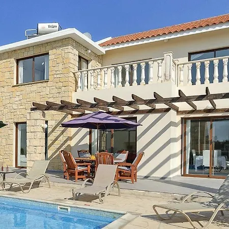 In Sleeps 6 Includes Swimming Pool Air Con And Wifi 2 8 * Peyia