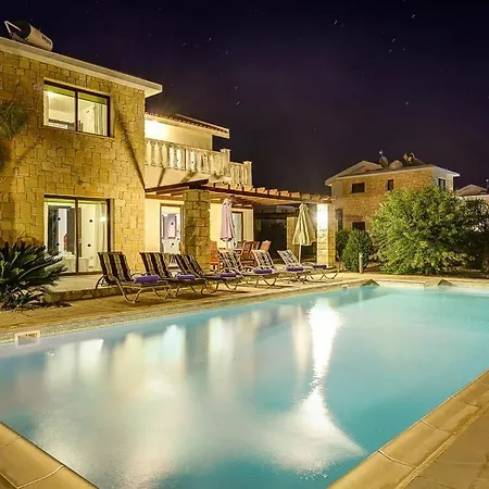 Villa In Sleeps 6 Includes Swimming Pool Air Con And Wifi 2 8 Pégeia